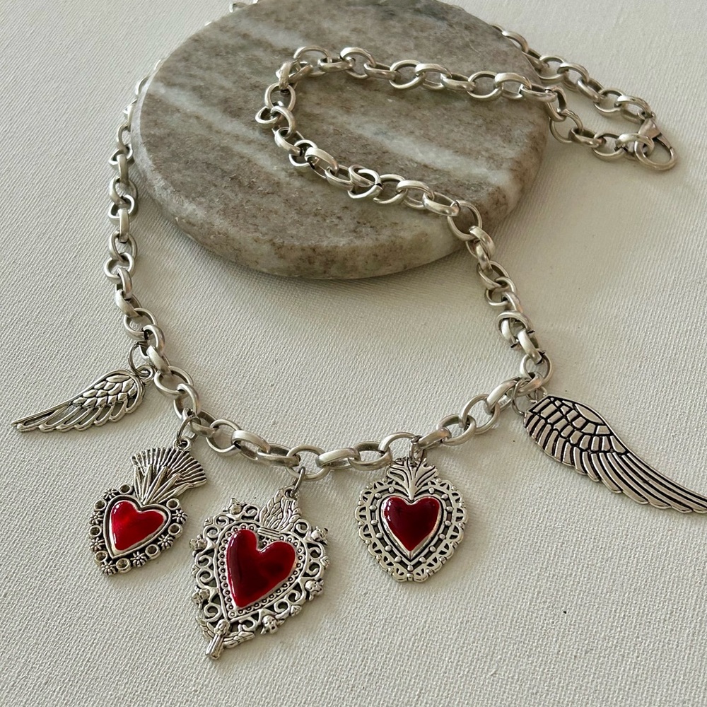 Sacred Heart necklace, angel wings necklace, silver chain necklace women girls - Picture 4 of 5